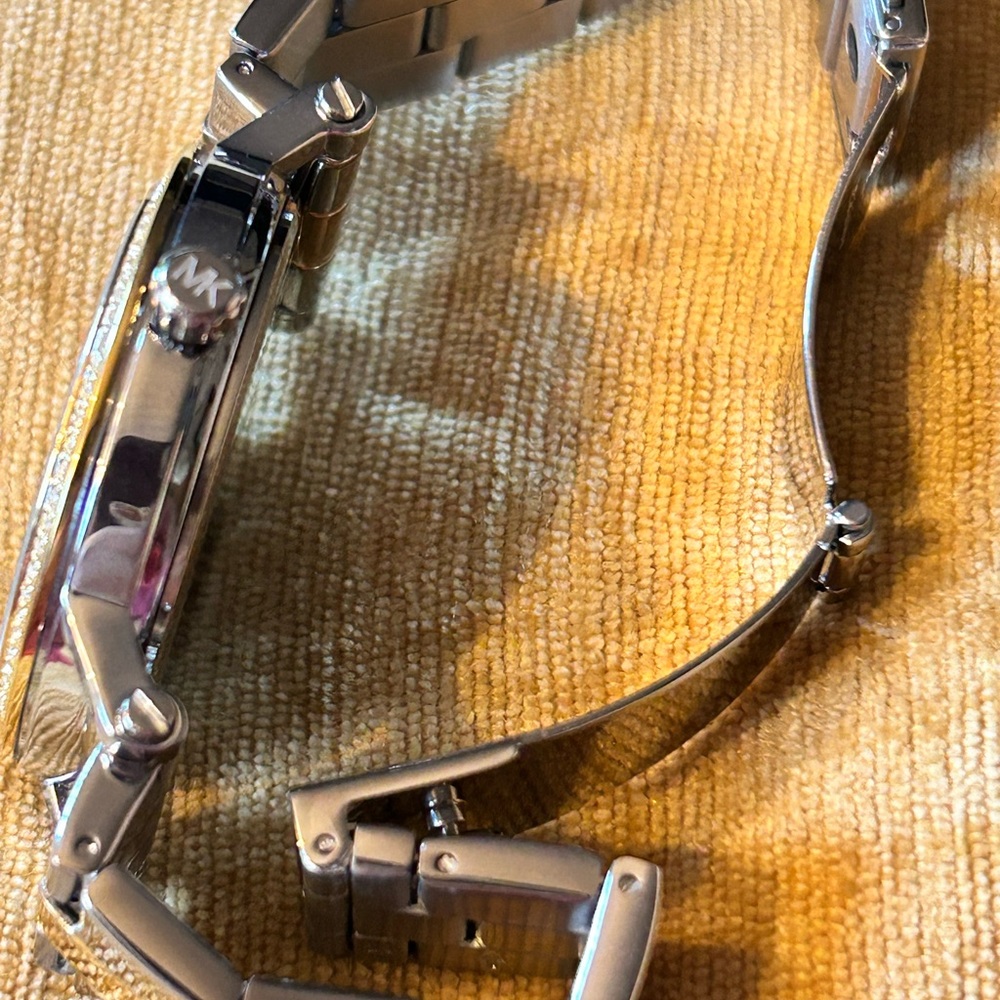Michael Kors Corey Three Hand Two-Tone Alloy women’s watch. 38mm. - Picture 9 of 15
